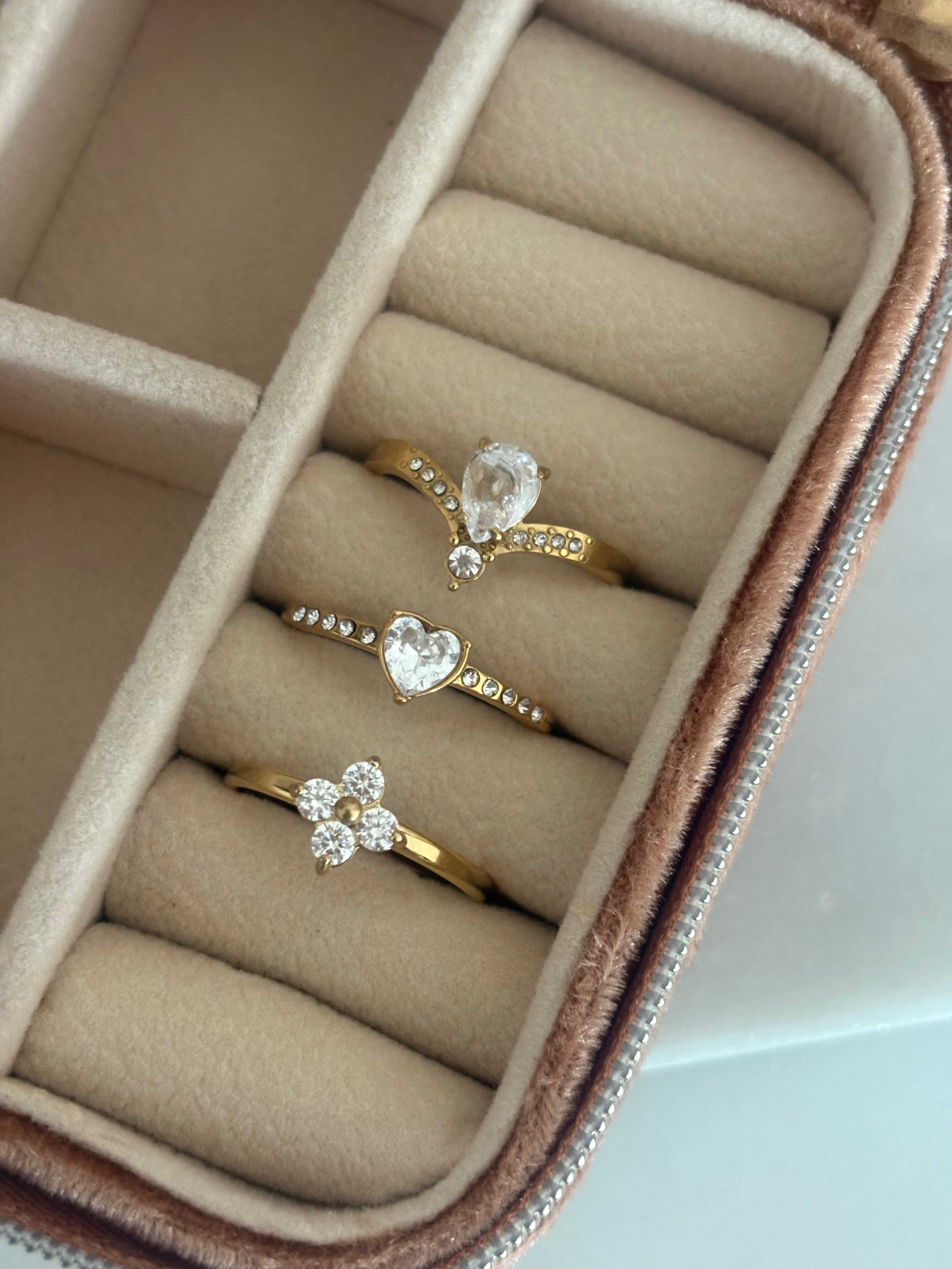 So bleibt dein vergoldeter Schmuck lange schön – Pflegetipps von Lavira Jewelry ✨