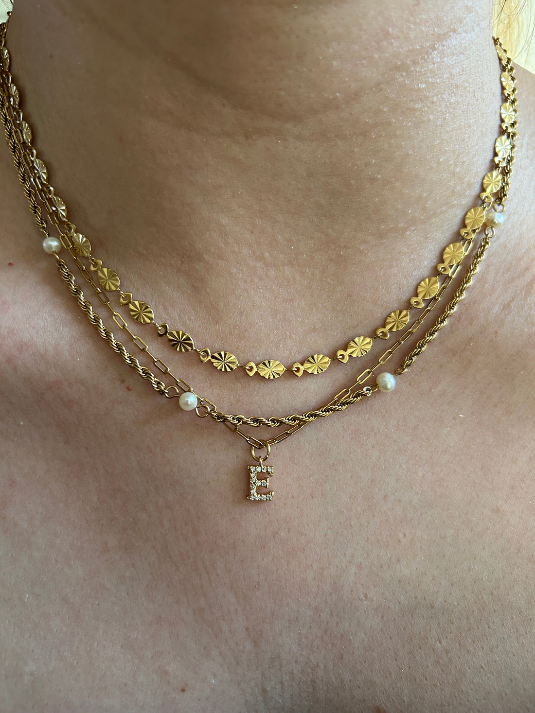 Sommerlicher Schmuck – Charm Letters & Stacking Looks