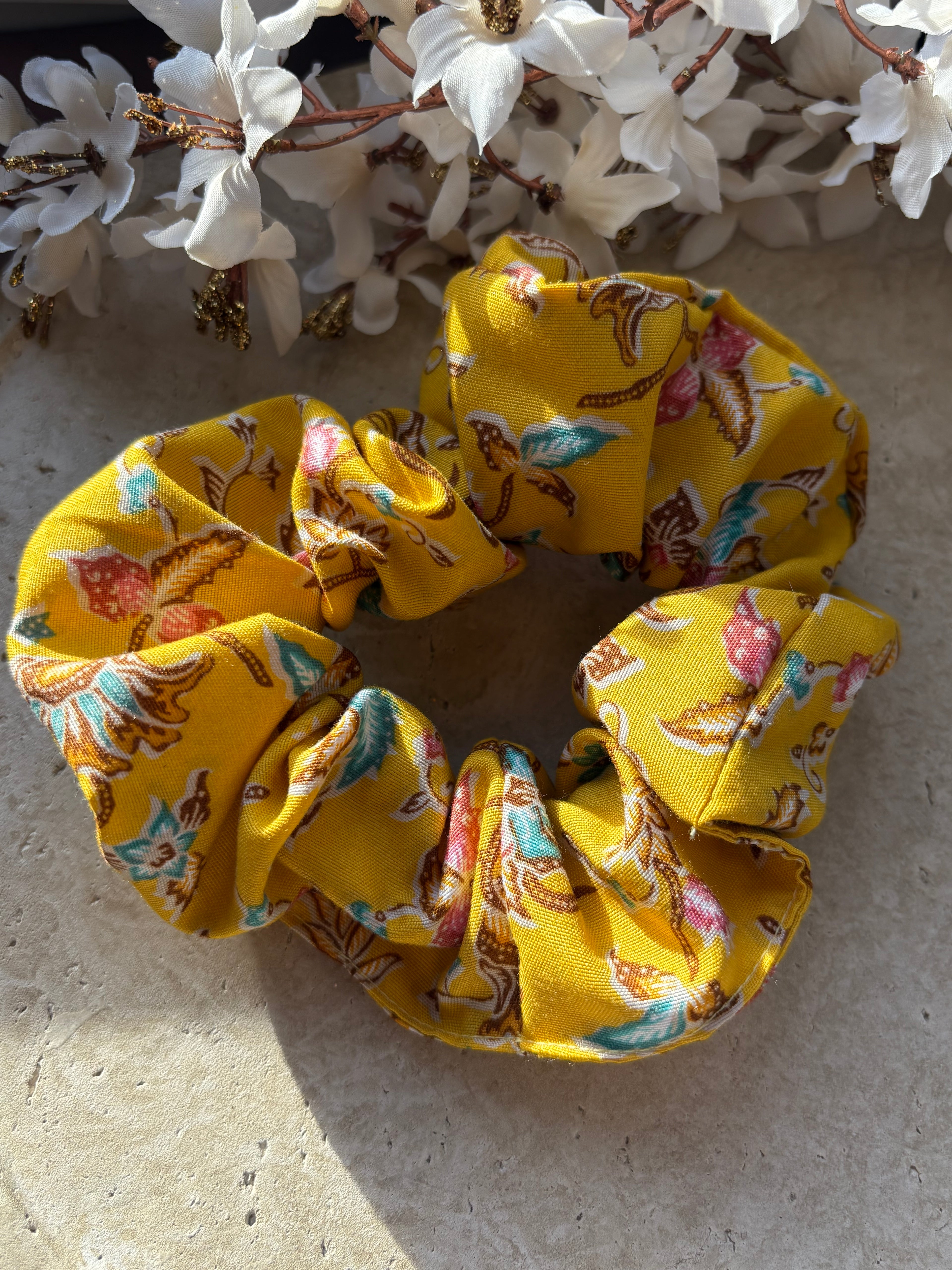 🌼 Scrunchie Gr. M „Sunflower“ – made by Mama Lavira (streng limitiert)