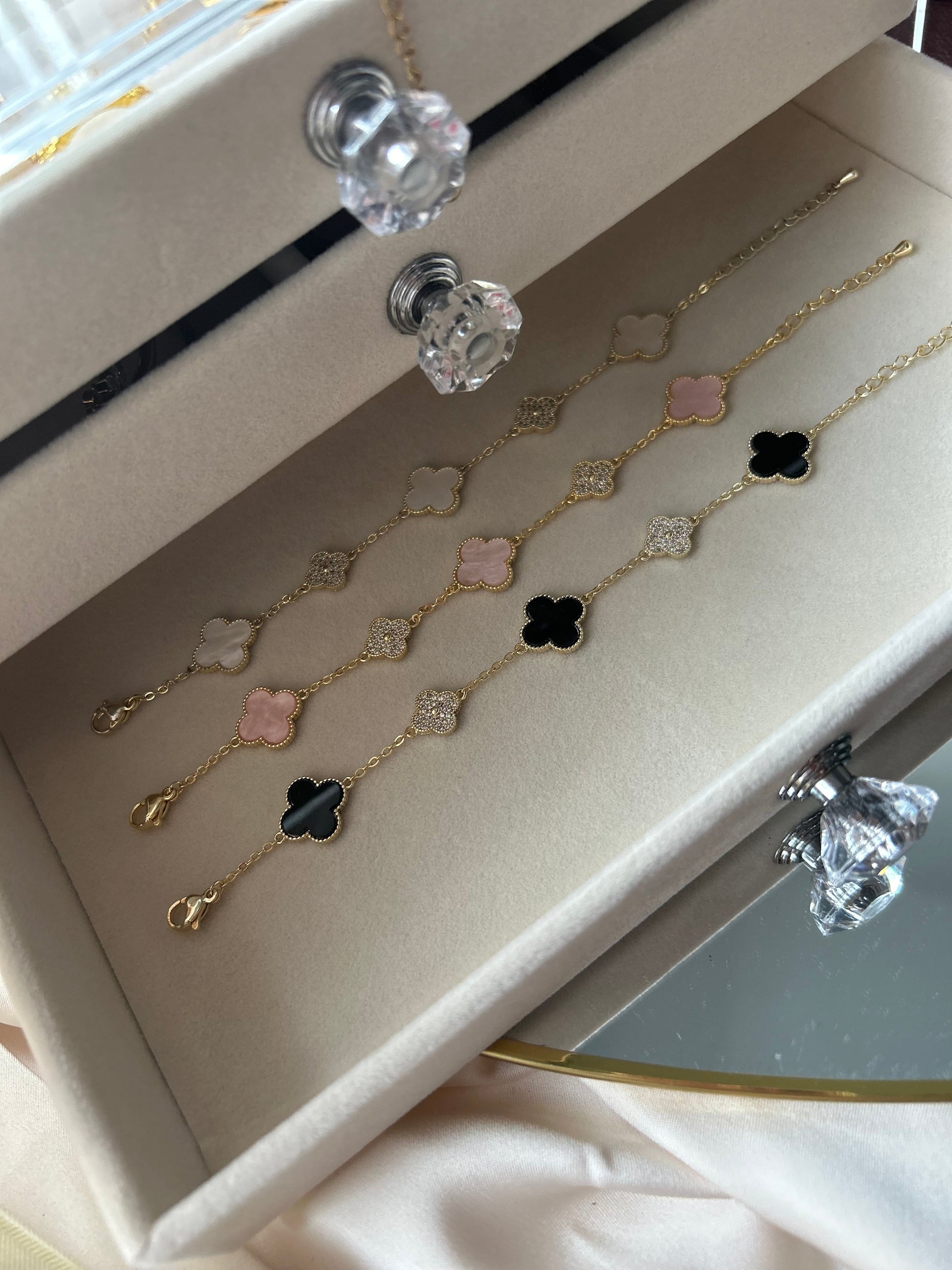 Delicate Bloom Armband
