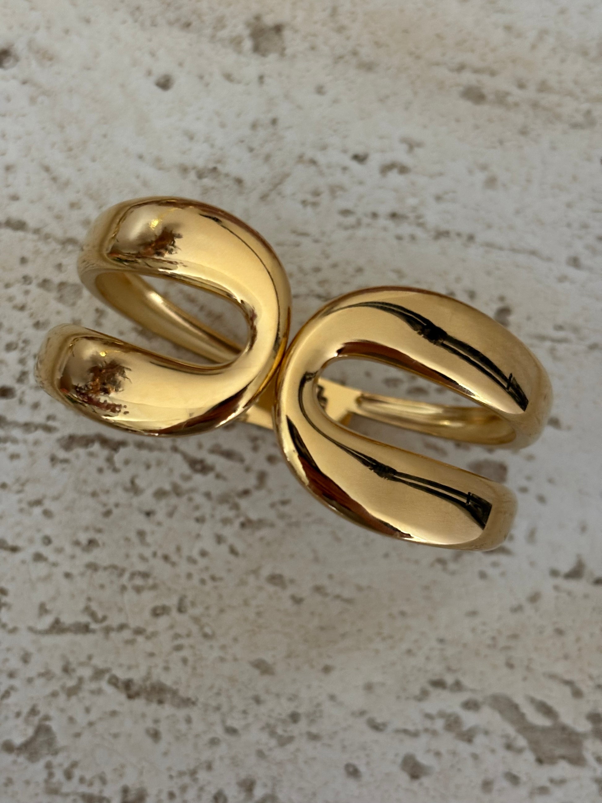 Bold Curve Armreif