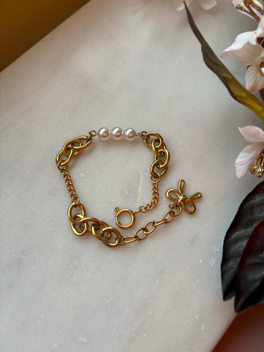 Pearly Bow Bracelet