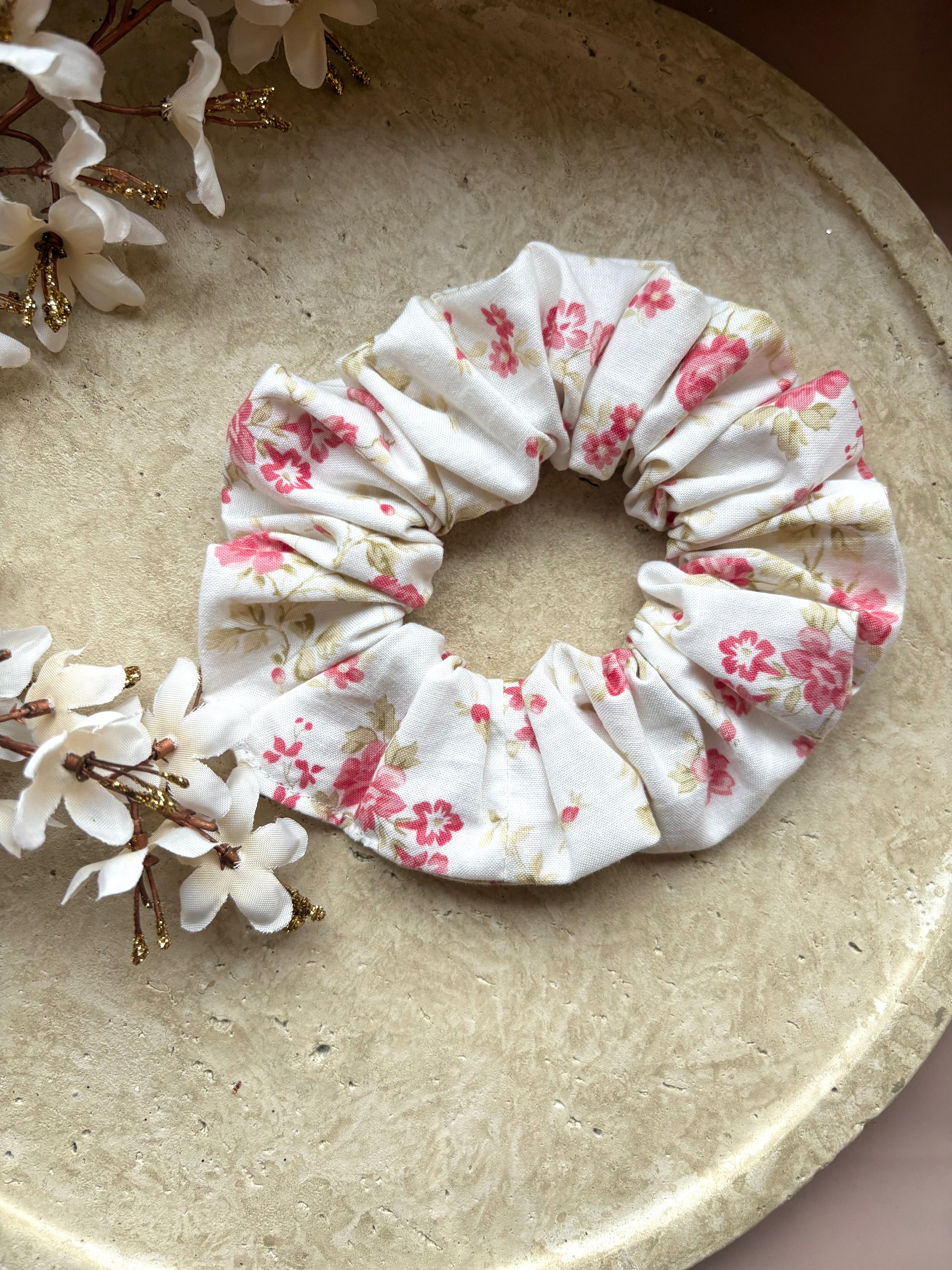 M Scrunchie „Rosé Blossom“