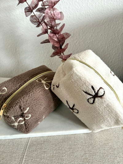 Teddy Pouch – Bow Edition 🤍 Weiß
