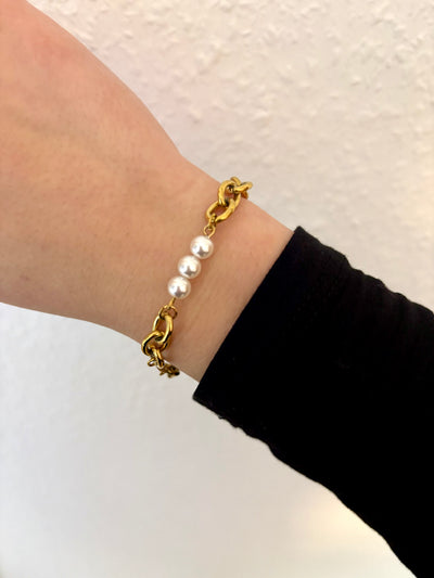 Pearly Bow Armband