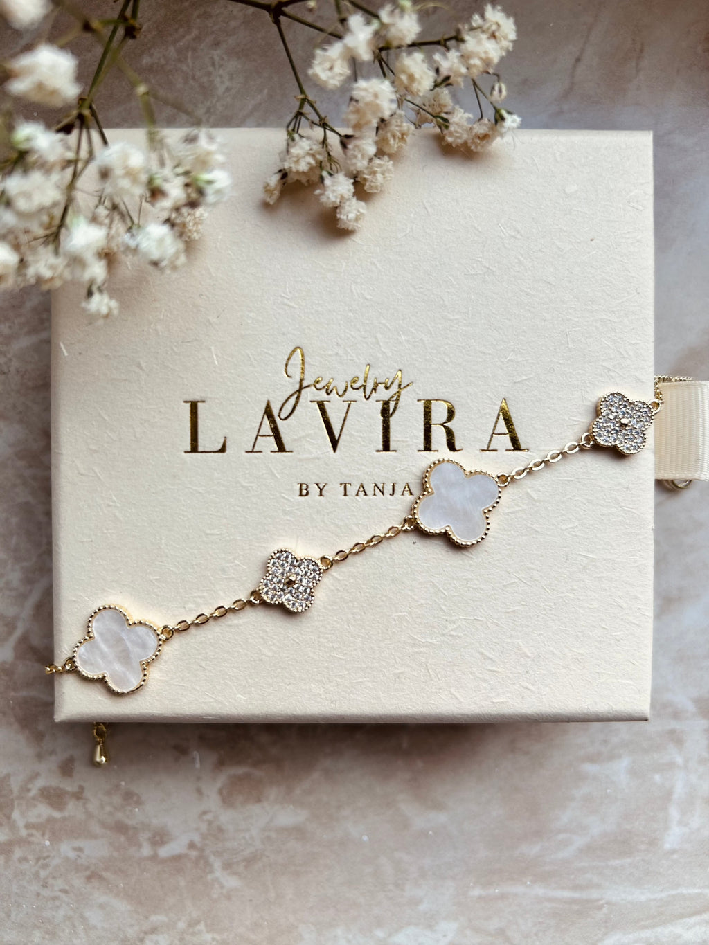 Delicate Bloom Armband