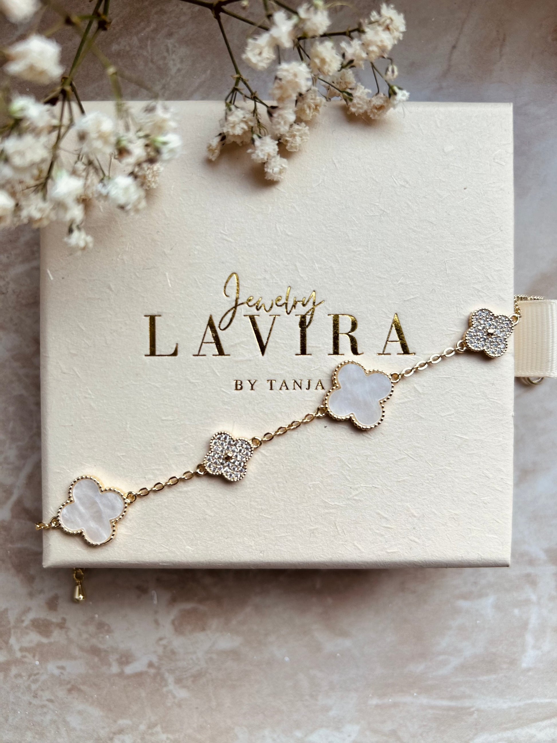 Delicate Bloom Armband
