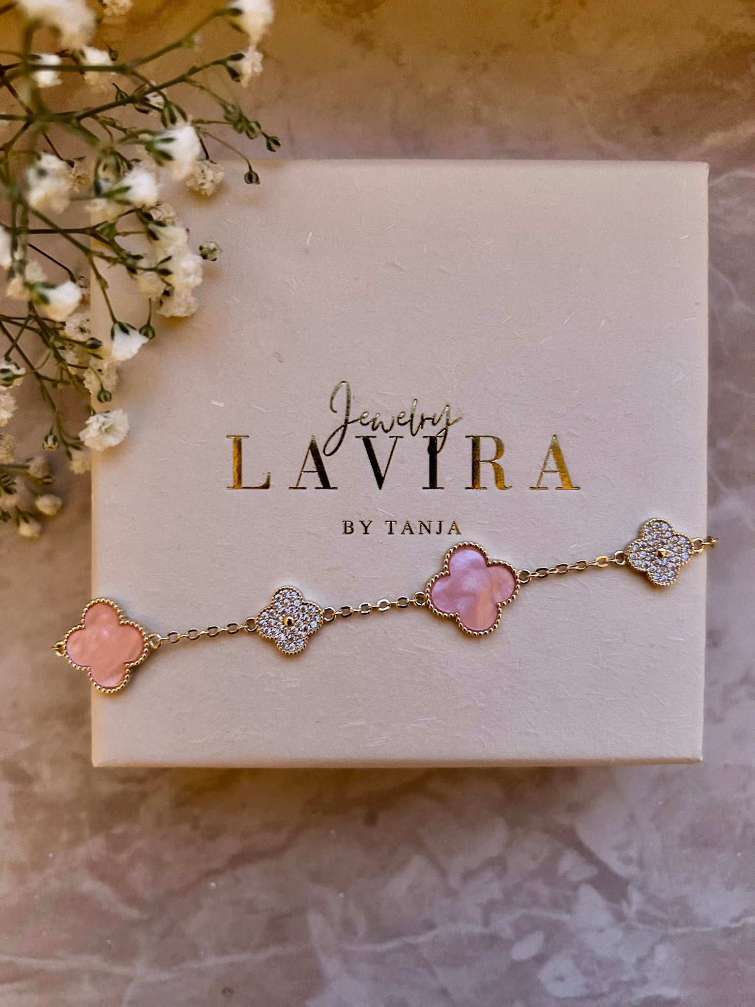 Delicate Bloom Armband